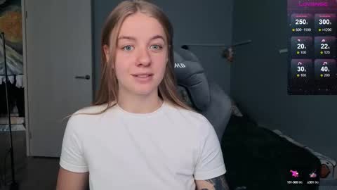 Snapshot of candy_meggie chatting on 09-12-25, 07:41 Megan online show from 09-12-25, 07:41