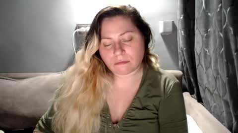 Laura online show from 03-22-26, 02:59