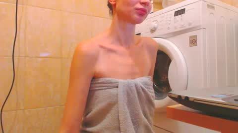 Snapshot of candyjesx chatting on 12-10-24, 01:44 CANDYJESx online show from 12-10-24, 01:44