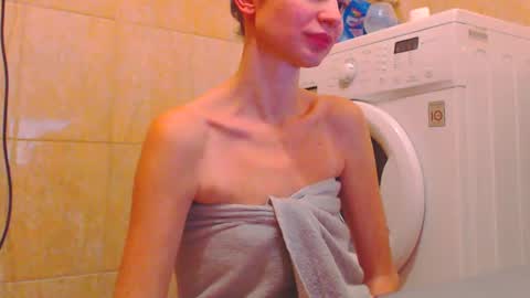 Snapshot of candyjesx chatting on 01-22-25, 03:40 CANDYJESx online show from 01-22-25, 03:40