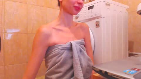 Snapshot of candyjesx chatting on 02-13-25, 09:41 CANDYJESx online show from 02-13-25, 09:41