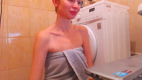 Snapshot of candyjesx chatting on 02-19-25, 04:11 CANDYJESx online show from 02-19-25, 04:11