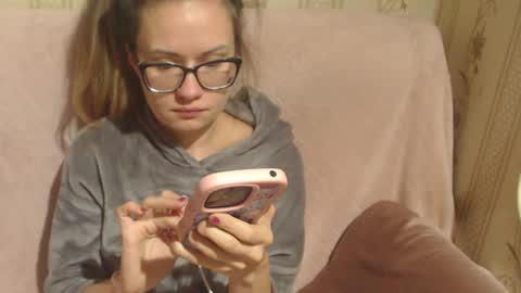 say meow and send tip  online show from 12-22-25, 08:00