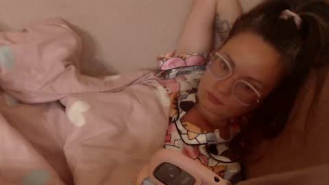 Snapshot of candylady136 chatting on 05-11-26, 04:15 say meow and send tip online show from 05-11-26, 04:15