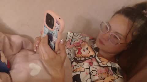 Snapshot of candylady136 chatting on 05-12-26, 07:11 say meow and send tip online show from 05-12-26, 07:11