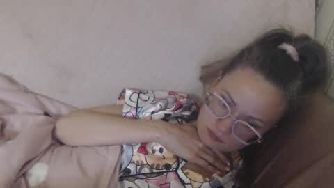 Snapshot of candylady136 chatting on 05-15-26, 06:37 say meow and send tip online show from 05-15-26, 06:37