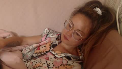 Snapshot of candylady136 chatting on 06-18-26, 06:01 say meow and send tip online show from 06-18-26, 06:01