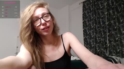 Snapshot of candyliciousss chatting on 12-16-24, 08:16 candyliciousss online show from 12-16-24, 08:16