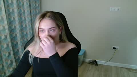 Snapshot of candymini chatting on 03-12-25, 02:45 candymini online show from 03-12-25, 02:45