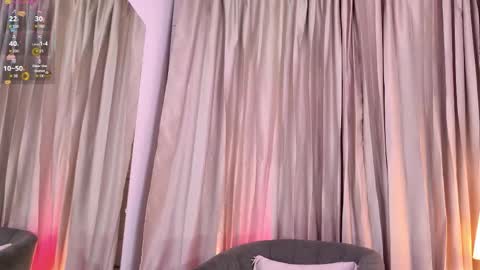 Snapshot of candyy_bella chatting on 02-20-26, 01:00 Isabella online show from 02-20-26, 01:00