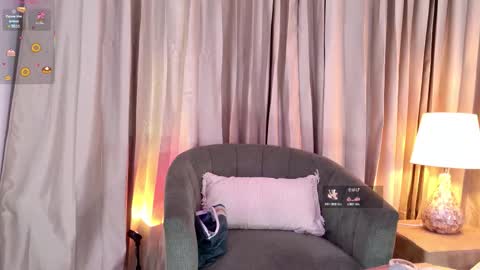 Snapshot of candyy_bella chatting on 02-22-26, 01:20 Isabella online show from 02-22-26, 01:20