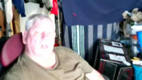 Snapshot of canoelicker69 chatting on 07-12-26, 02:41 canoelicker69 online show from 07-12-26, 02:41