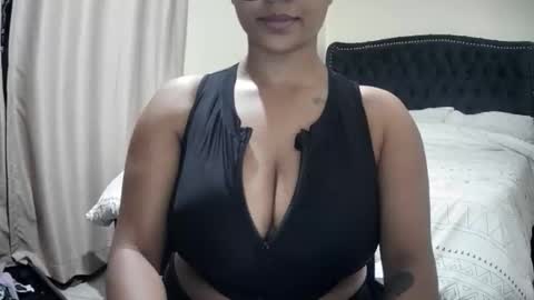 Snapshot of cappuccino_bunny chatting on 10-15-25, 07:03 Luna likes cappuccino online show from 10-15-25, 07:03