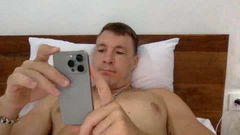 Snapshot of capt_oliver chatting on 09-19-25, 06:04 follow my twitter  online show from 09-19-25, 06:04