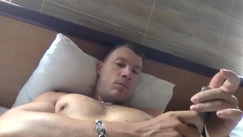 Snapshot of capt_oliver chatting on 10-28-25, 04:16 follow my twitter  online show from 10-28-25, 04:16