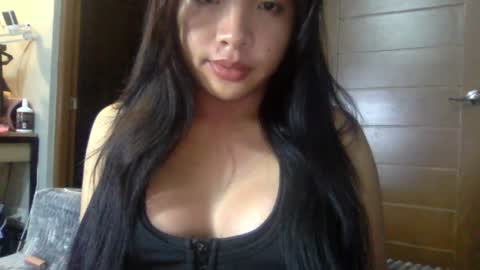 Snapshot of captivatingyumi chatting on 06-27-26, 09:25 Yumi Aera online show from 06-27-26, 09:25