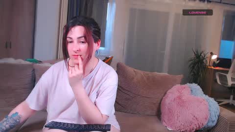 Snapshot of car0line1995 chatting on 04-02-26, 05:43 girl - foxi and tranny - kami online show from 04-02-26, 05:43