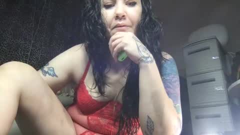 Snapshot of car_girl_wit_a_booty chatting on 12-17-24, 05:07 Chrissy Ann online show from 12-17-24, 05:07