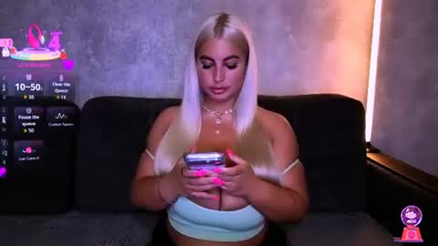 Snapshot of cara__harris chatting on 06-11-26, 06:17 . . online show from 06-11-26, 06:17