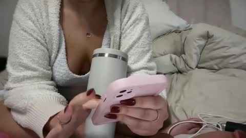 Snapshot of carabou11 chatting on 03-11-26, 08:26 Cara Bou online show from 03-11-26, 08:26