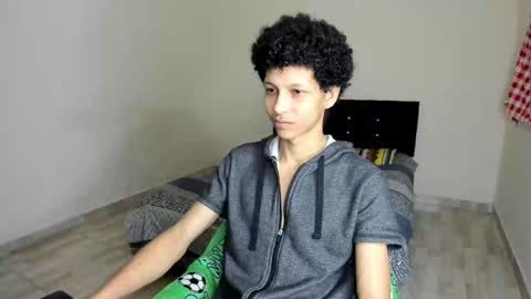 Snapshot of cardrey05 chatting on 12-03-24, 01:08 Carlos and Cristian online show from 12-03-24, 01:08