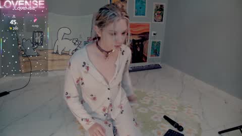 Snapshot of careful_i_bite chatting on 09-16-25, 05:08 NONA follow online show from 09-16-25, 05:08