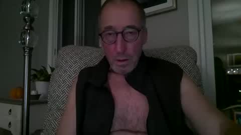 Caressluving online show from 11-12-25, 03:18