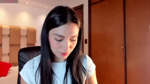 Snapshot of carina_rossi chatting on 12-27-24, 03:09 Carina online show from 12-27-24, 03:09