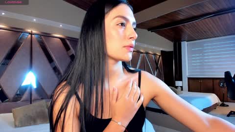 Snapshot of carina_rossi chatting on 01-28-25, 11:28 Carina online show from 01-28-25, 11:28
