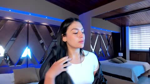 Snapshot of carina_rossi chatting on 01-29-25, 05:35 Carina online show from 01-29-25, 05:35