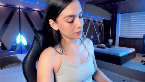 Snapshot of carina_rossi chatting on 01-31-25, 12:07 Carina online show from 01-31-25, 12:07