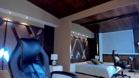 Snapshot of carina_rossi chatting on 02-11-25, 11:32 Carina online show from 02-11-25, 11:32