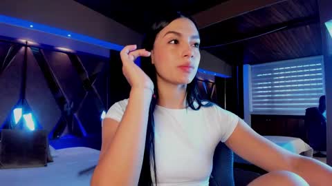 Snapshot of carina_rossi chatting on 02-25-25, 12:24 Carina online show from 02-25-25, 12:24