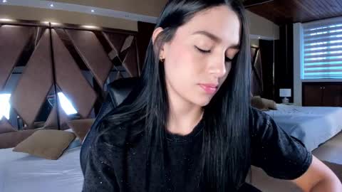 Snapshot of carina_rossi chatting on 03-09-25, 12:53 Carina online show from 03-09-25, 12:53