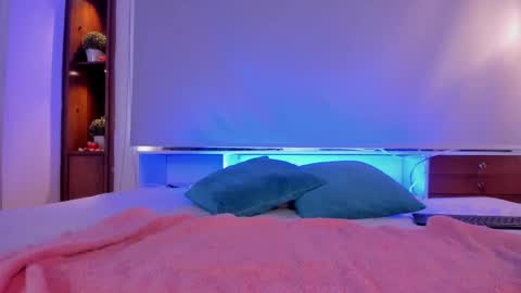 Snapshot of carina_rossi chatting on 03-12-25, 06:00 Carina online show from 03-12-25, 06:00