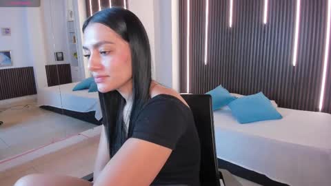Snapshot of carina_rossi chatting on 09-18-25, 12:40 Carina online show from 09-18-25, 12:40