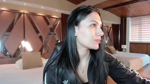 Snapshot of carina_rossi chatting on 10-01-25, 12:11 Carina online show from 10-01-25, 12:11