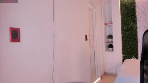 Snapshot of carina_rossi chatting on 10-16-25, 01:01 Carina online show from 10-16-25, 01:01