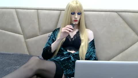 Snapshot of carla_rosson chatting on 06-04-26, 10:05 sexy online show from 06-04-26, 10:05