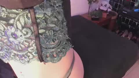 Snapshot of carla_smith__ chatting on 02-23-25, 02:51 Carla online show from 02-23-25, 02:51