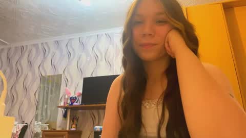 Snapshot of carleegarbutt chatting on 07-04-26, 04:02 Sally online show from 07-04-26, 04:02