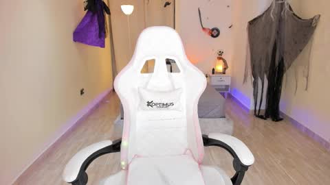 Alejandra online show from 10-28-25, 01:53