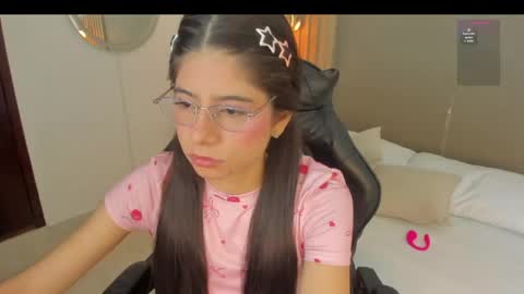 Snapshot of carlina_15 chatting on 06-05-26, 12:33 C A R L I N A online show from 06-05-26, 12:33