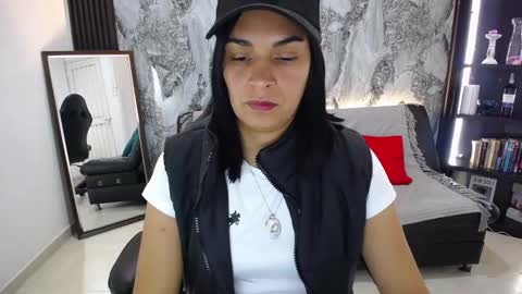 Carlota online show from 10-19-25, 02:18