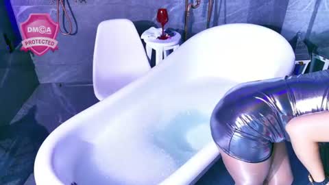 Snapshot of carlotta_ricci chatting on 06-11-26, 12:43 Carla Carla I am sensual goddes and i was born for loveworshipping and enjoyment. online show from 06-11-26, 12:43