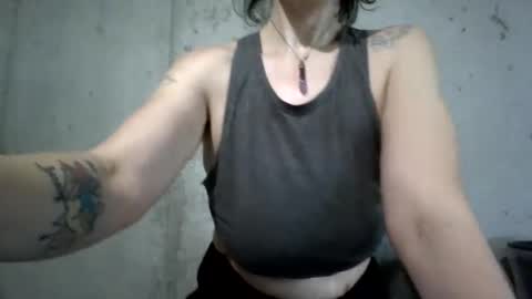 Snapshot of carlysmiles chatting on 12-27-24, 03:37 Carly Smiles online show from 12-27-24, 03:37