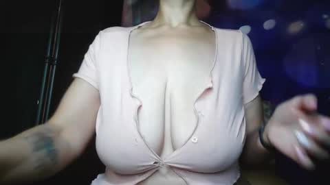 Snapshot of carlysmiles chatting on 10-14-25, 10:05 Carly Smiles online show from 10-14-25, 10:05