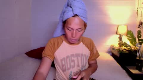 Snapshot of carmella_romance chatting on 11-18-25, 01:48 Carmella online show from 11-18-25, 01:48