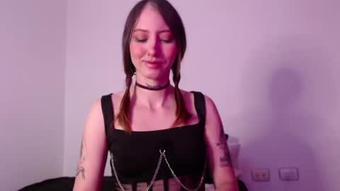 Snapshot of carmennrusso chatting on 10-16-25, 09:38 carmennrusso online show from 10-16-25, 09:38