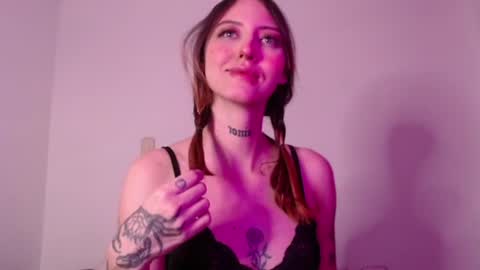 Snapshot of carmennrusso chatting on 10-17-25, 11:40 carmennrusso online show from 10-17-25, 11:40